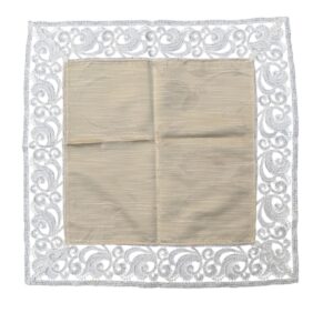 Tovagliolo beige chiaro con pizzo