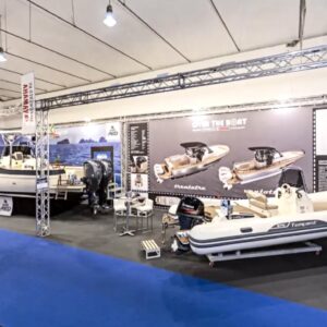 Stand fieristico con americana e pannelli grafici maxi formato