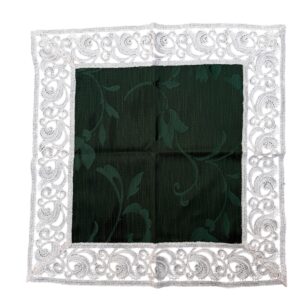 Tovagliolo verde inglese con pizzo